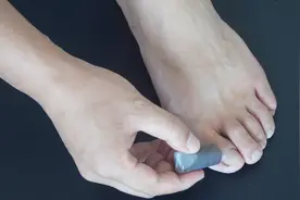 把藿香正气水涂在脚上，这个妙用太厉害了！看完我立马去买一盒