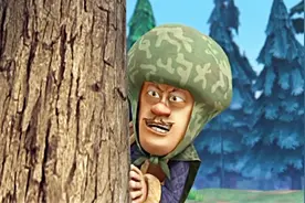 熊出没：光头强穿上丛林隐身迷彩布，把熊兄弟狠狠修理了一顿！视频封面