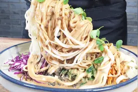 厨师长2分钟教做家常凉面，独家秘制料汁劲道爽滑，北方人都爱吃视频封面