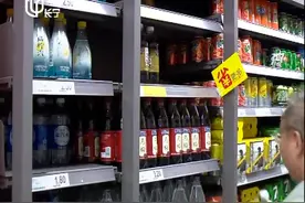 申城持续高温天 消暑饮品卖得俏