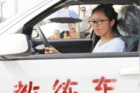 2018考驾照有几次补考机会，补考费是多少钱？都来看看！视频封面