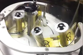 揭秘IMAX影院后台放映过程，电影胶片超大盆，在机器里绕了N个圈视频封面