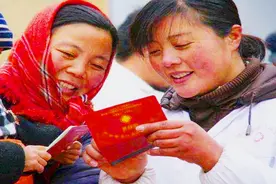 曾经被农民热捧的新农合，如今却缴费“遇冷”？这究竟是啥原因？视频封面