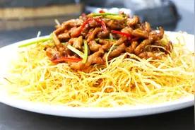 大厨教你金丝炒肉丝家常做法，造型别致，酥脆焦香，快试试怎么样视频封面