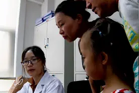 8岁女童身患重型地贫病危 养父母坚持3年 为她寻亲找匹配骨髓！视频封面