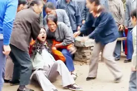 老大的大喜之日，老二媳妇却出意外要生了，这婚结的真乱视频封面