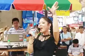 豪放女艺人芯妮菜街翻唱《爱情的骗子我问你》动感十足美美哒视频封面
