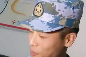 找到了！女子重酬5万找的救人的小伙 是位帅气的海军战士！视频封面