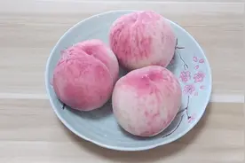 桃子最正确的清洗方法，水里加点它，桃毛自动掉下来，彻底洗干净