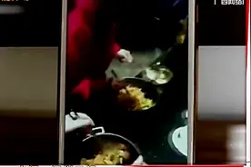 朋友聚会 男子录视频发朋友圈 竟拍到服务员向菜中吐口水视频封面