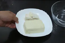 豆腐放一天就变质？教你一招，这样保存7天依旧新鲜视频封面