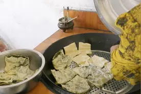 安徽阜阳：农村妈妈教你用苋菜蒸咸馍，方法独特超简单