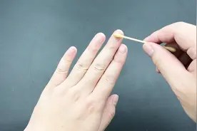 藿香正气水涂抹在指甲上太厉害了，可惜知道的人并不多，太实用了视频封面