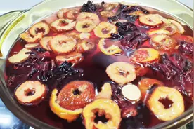 想喝酸梅汤就自己在家做，酸甜可口、消暑解渴、比喝绿豆汤还舒服