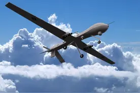 谁干的？大批不明飞行物刚刚袭击俄军基地，所有目标被当场摧毁图片