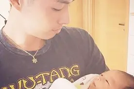 吴建豪最新抱娃出镜，刚离婚就有娃？之前到底为何离婚呢？视频封面