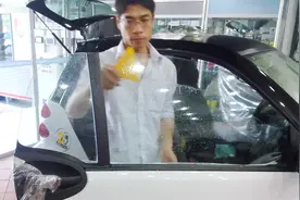 买车后究竟要不要贴膜，贴深色膜还是浅色膜？里面大有学问视频封面