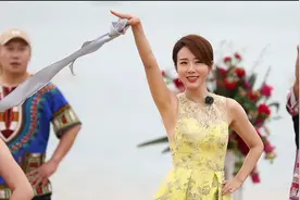 健身小夫妻励志故事走红 纵身“跳海”上演浪漫神话图片