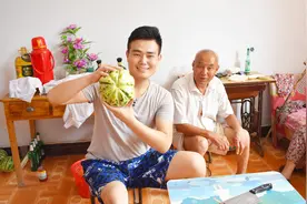 乡村大宁：长这么大第一次见这种瓜，吃的“面瓜头”全都是沙瓤