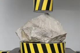 把石头放到液压机下会怎样？石头能坚持住么？一起来见识下！视频封面