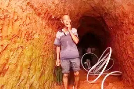 70岁农村大爷为了媳妇一句话，花300天挖通一座山视频封面