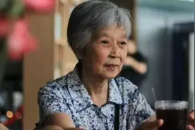 教师患癌后，其资助女孩15年事迹曝光视频封面