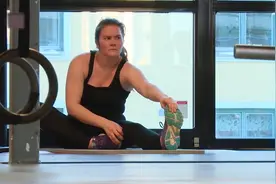 健身房恶作剧：健身时会发出奇怪的声音，害得自己都不敢动了视频封面
