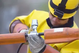 面对一万伏高压是何感受？北京大工匠最高危职业是它！