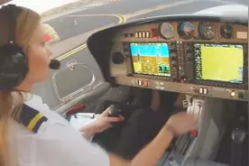 带你领略坐在旁边看机长开飞机是什么样的体验，好像很轻松啊