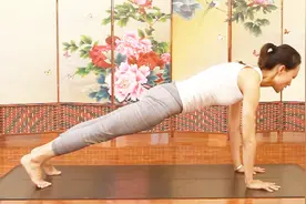 手臂肌肉松弛拜拜肉太多就这样做！减少手臂脂肪，紧致肌肉