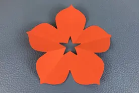 剪纸基础教程，五瓣花的剪纸方法，简单又有趣的纸艺技巧