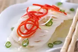 炝拌莲菜，鲜辣爽脆的清口小凉菜~图片