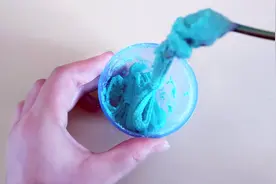 教你自制好玩的太空沙，材料简单在家就能做，手感柔软不沾手