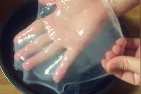 水拉皮、粉皮原来这么简单，1碗豌豆淀粉2碗水，比凉皮凉粉还好吃