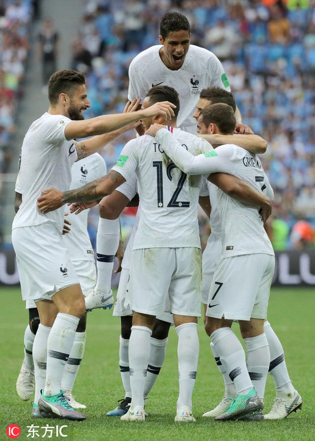 瓦拉内破门穆斯莱拉送大礼 法国2-0乌拉圭率先杀入四强