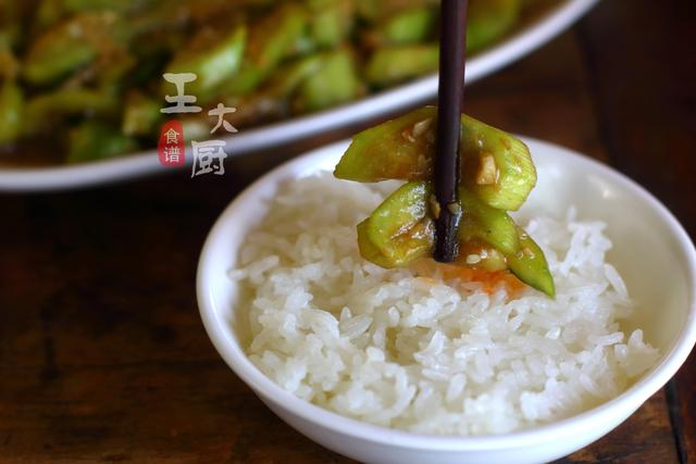 很普通的家常菜清炒丝瓜，这样去做，鲜香嫩滑，清淡爽口，特好吃