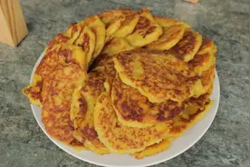 农村的包谷粑粑，桃子妈这样做金黄香甜，你有多久没吃了？