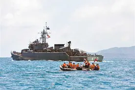 中国救援队加入普吉游船倾覆事故救援图片