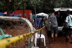 泰方开始营救被困洞穴的少年足球队 救援队伍已进入洞穴图片