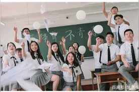 四年拍300场毕业照 哈商大学生摄影师：定格青春本来的模样图片