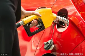 新车需要把油加满吗？图片