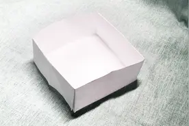 折纸教程：适合小朋友的纸盒折法，太简单了当作垃圾收纳盒吧视频封面