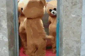 抖音上这些年轻人疯了！这样“热舞”等于玩命，请立即停止！图片
