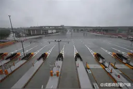 7月12日起通车收费！成彭高速改为双向8车道 15分钟从成都跑拢彭州图片