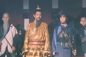 李大嘴向小鱼儿介绍江别鹤，被问旁边光头是谁，他竟能当成美女！视频封面