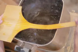 如何让木板弯曲，木匠用的是这个方法，烧了锅开水