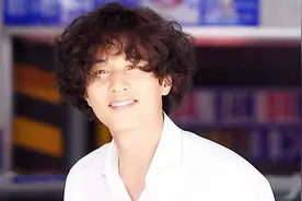 消失幕前8年！41岁元彬低调亮相 身材不变面容不变还是那么帅视频封面