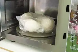 用微波炉热馒头为什么里面是硬的？应该怎么加热？看完长知识了视频封面