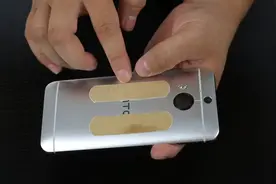 手机后壳贴2个创可贴，作用太厉害了，有手机的看一看，真实用