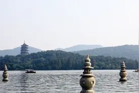 杭州西湖中存在3座石塔，它们都有什么作用？今天总算知道了视频封面
